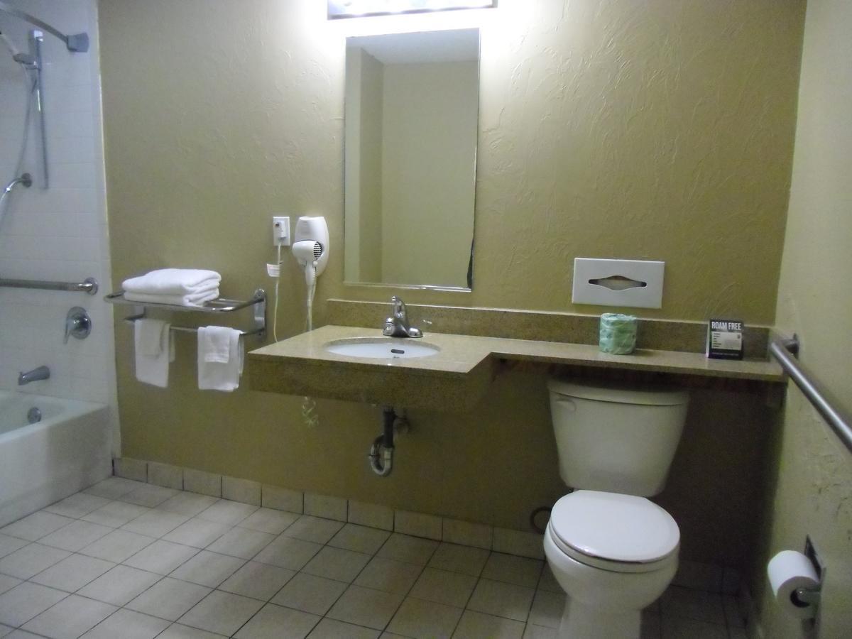 King Room with Bath Tub - Mobility/Hearing Accessible - Non-Smoking