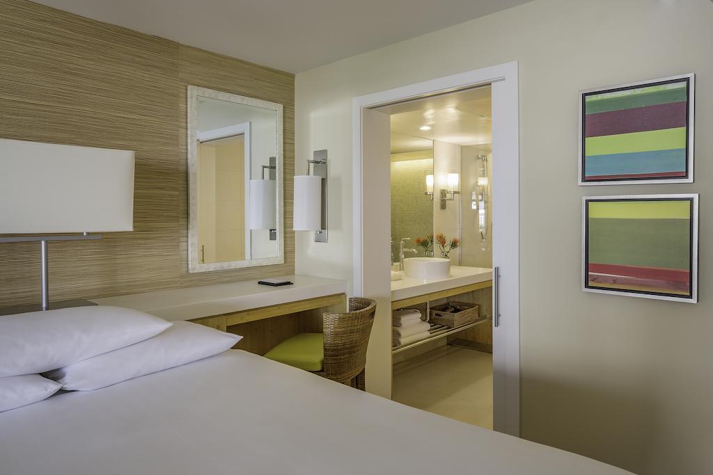 Queen Room with Two Queen Beds and Accessible Tub
