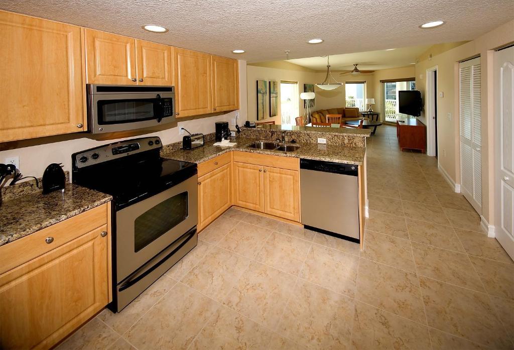 Two-Bedroom Suite with Balcony - Pool View,62891266:JPEG