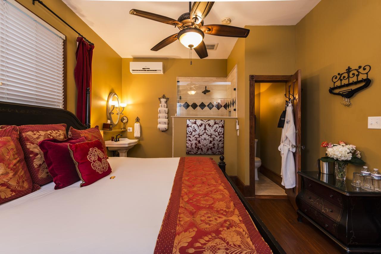 King Room Ruby Room