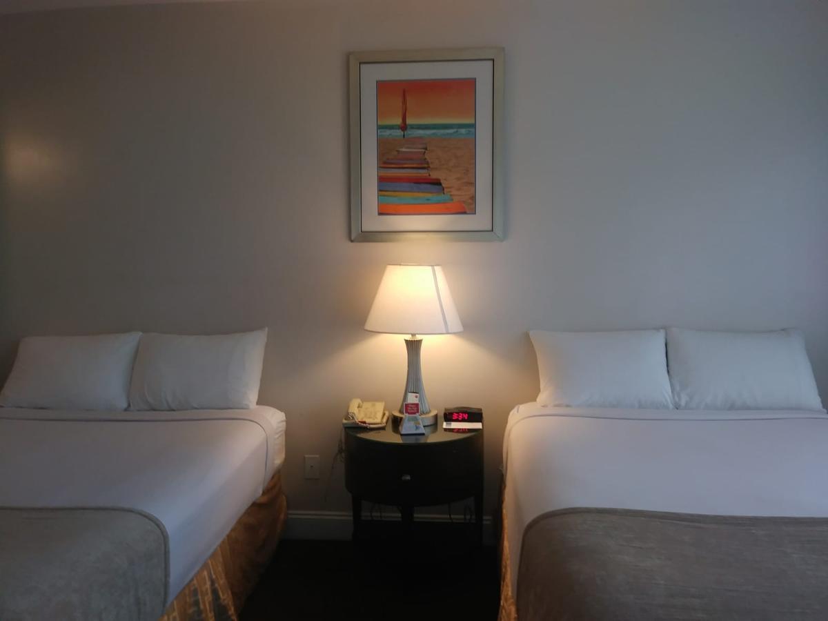 Standard Double Hotel Room with Two Double Beds - Free Parking
