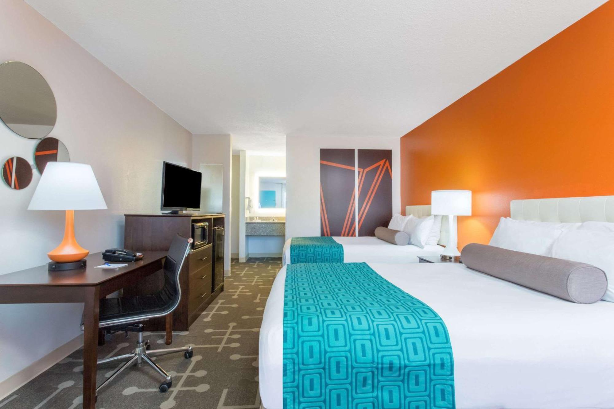 Double Room with Two Double Beds - Smoking