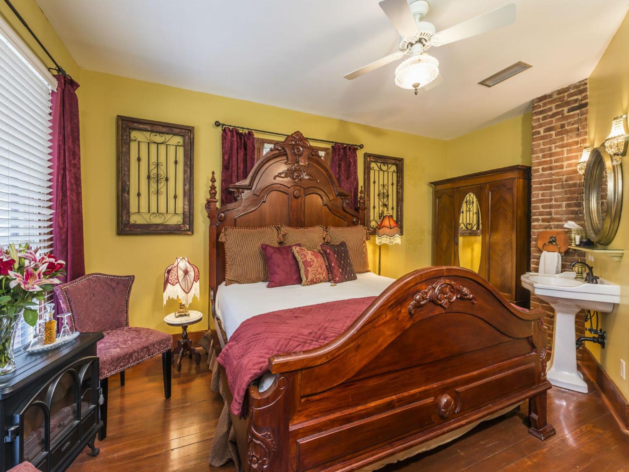 Deluxe King Room Garnet Room