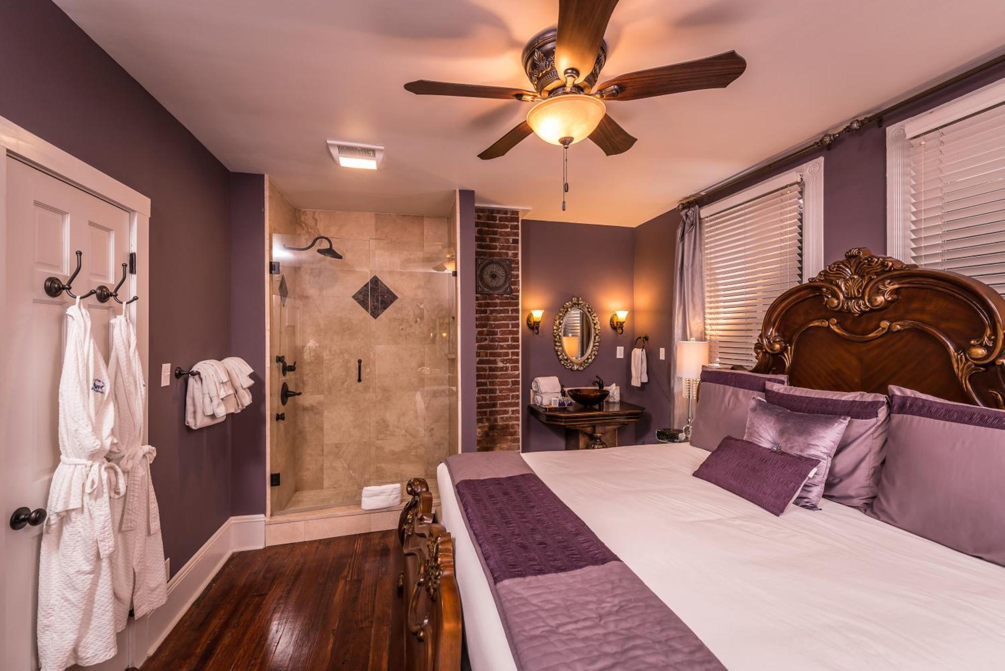 Deluxe King Room Tanzanite Room