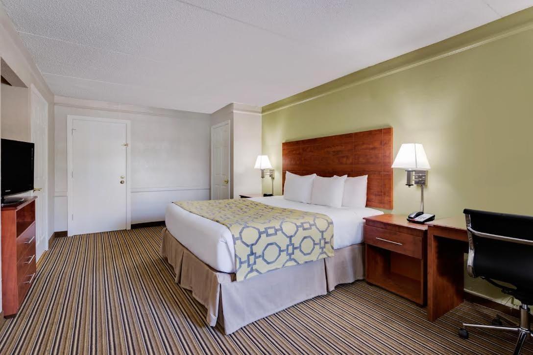 King Room with Roll-In Shower - Mobility/Hearing Accessible - Non-Smoking,1279456909:JPEG