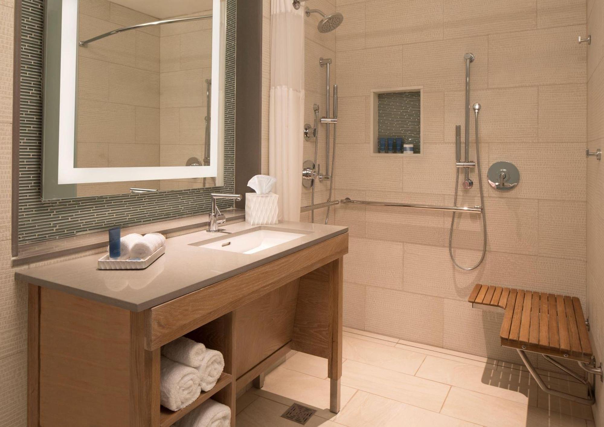 Zimmer mit Kingsize-Bett - Barrierefrei/befahrbare Dusche