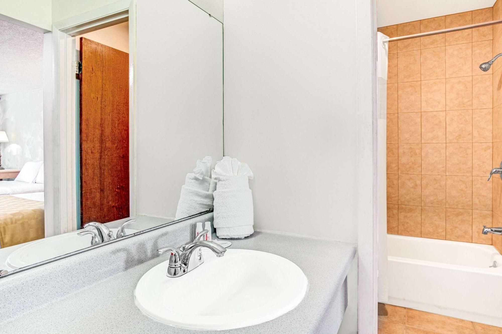 Queen Room with Two Queen Beds - Disability Access,708842512:JPEG