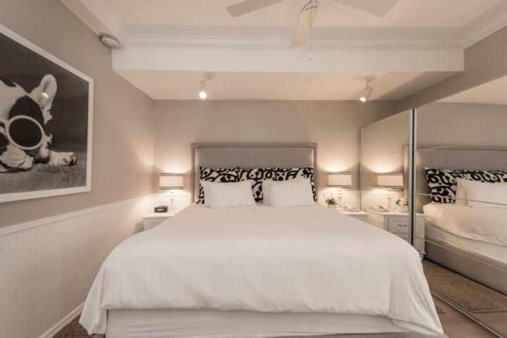 Room 7 King Room