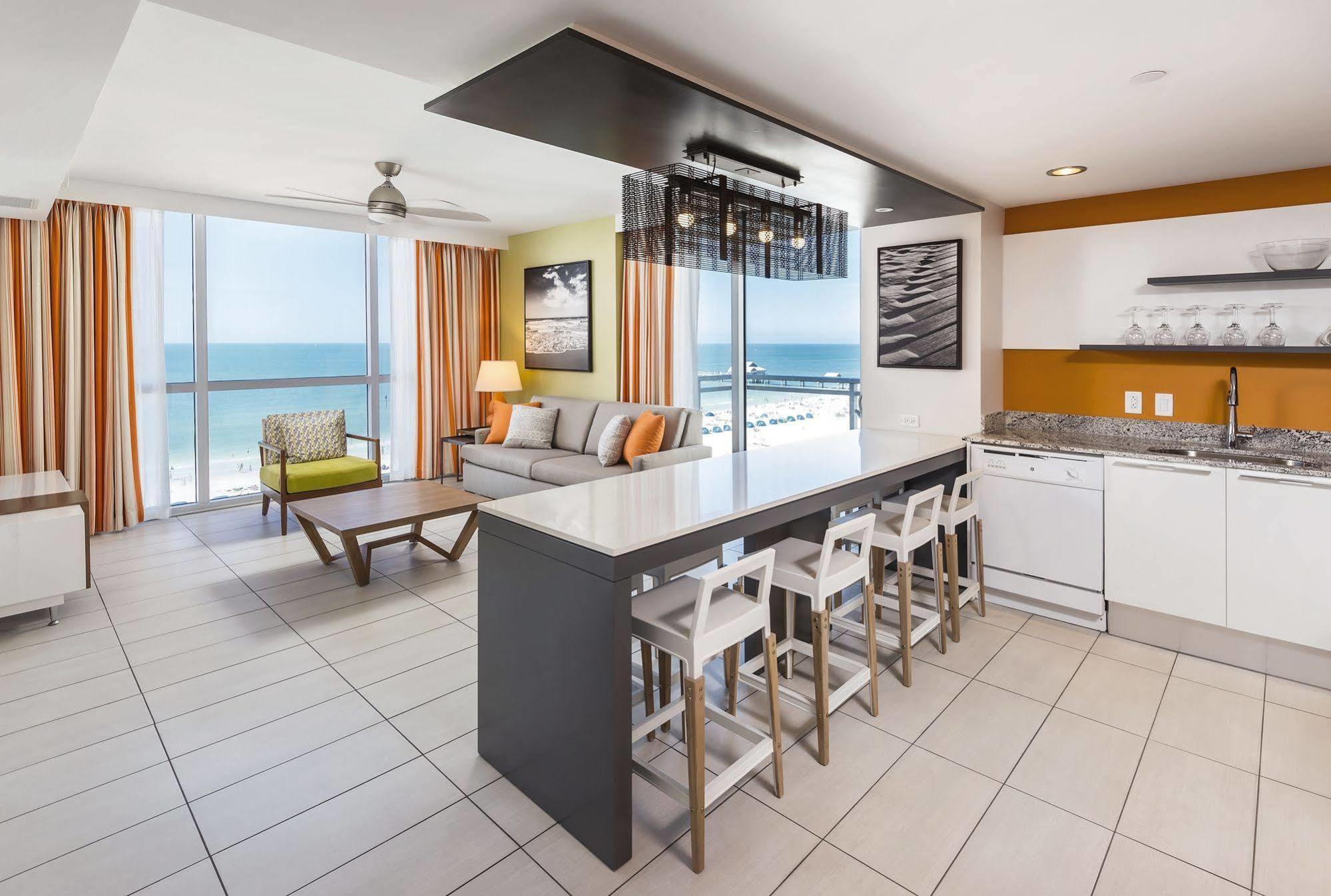 One-Bedroom Suite,712498486:JPEG