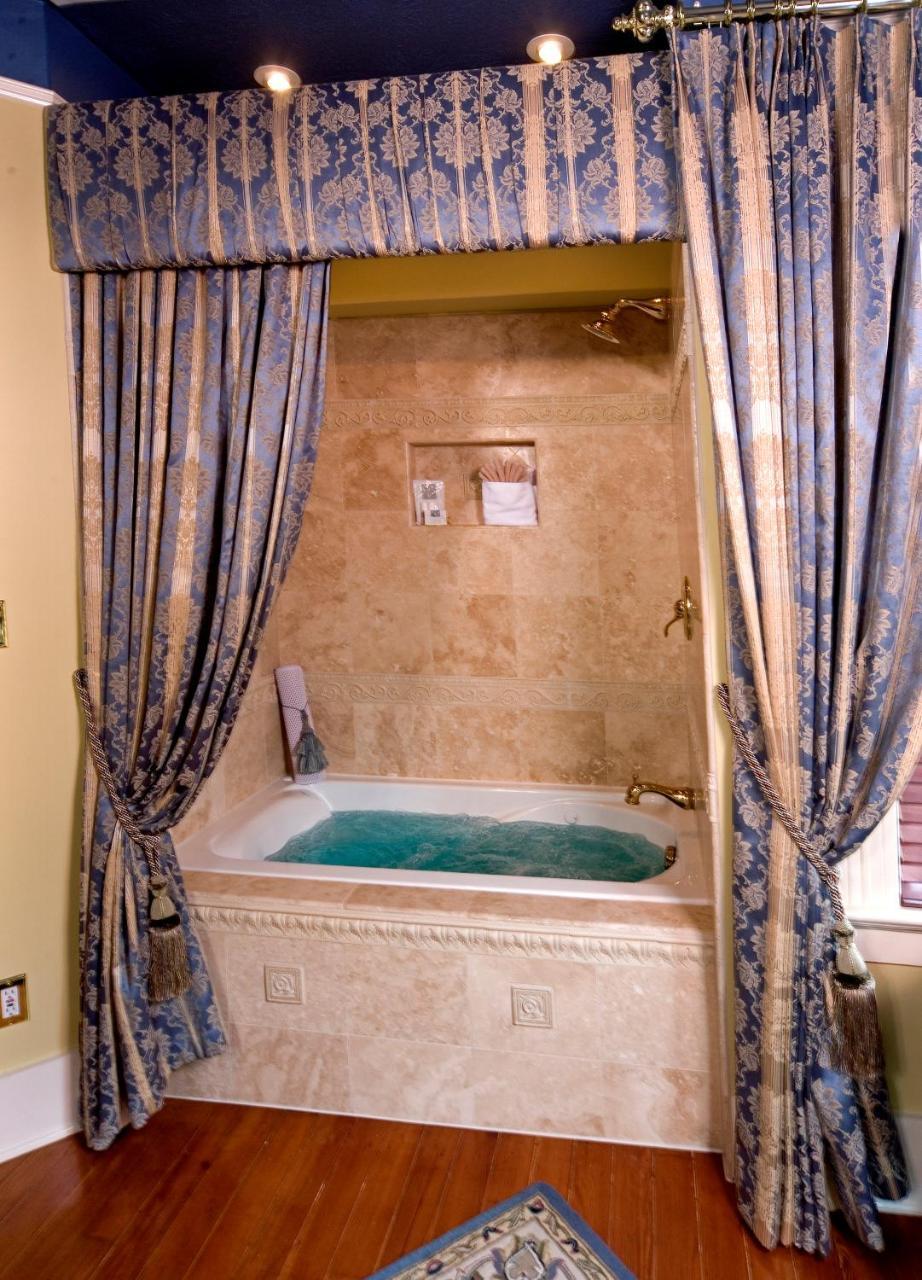 Deluxe Queen Room,723325669:JPEG