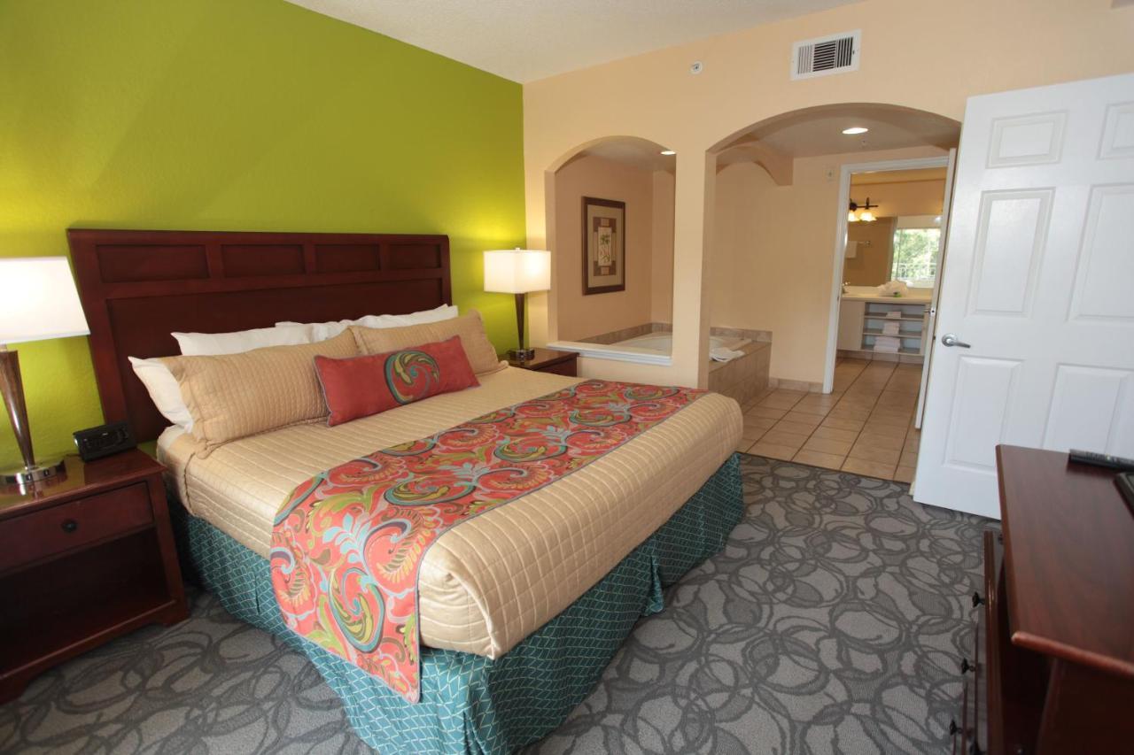 Deluxe King One Bedroom Suite, Pool View,724753633:JPEG