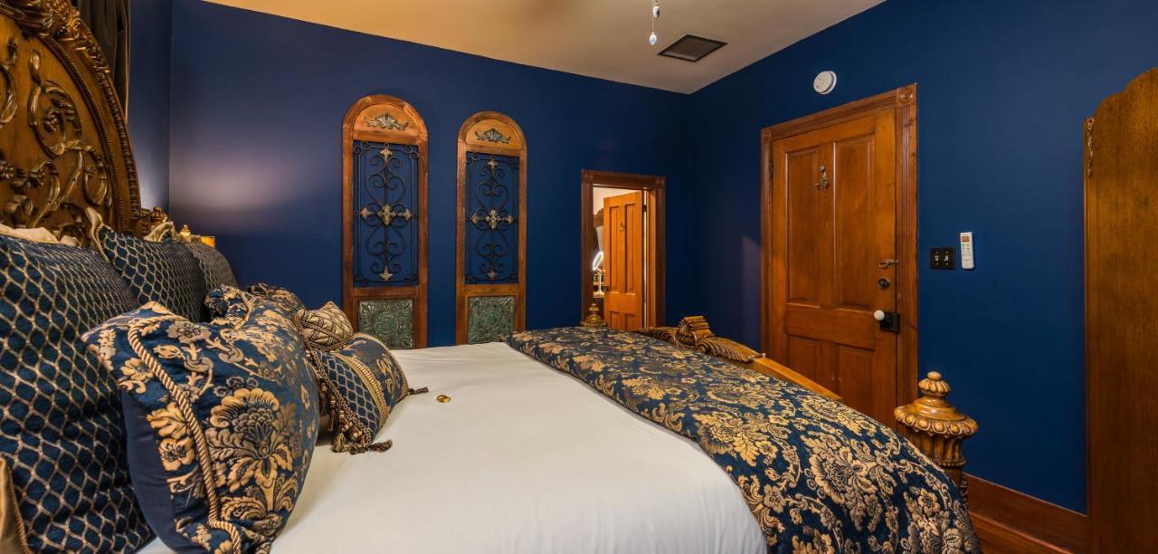 King Room Sapphire Room