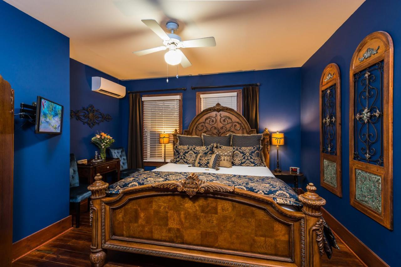 King Room Sapphire Room