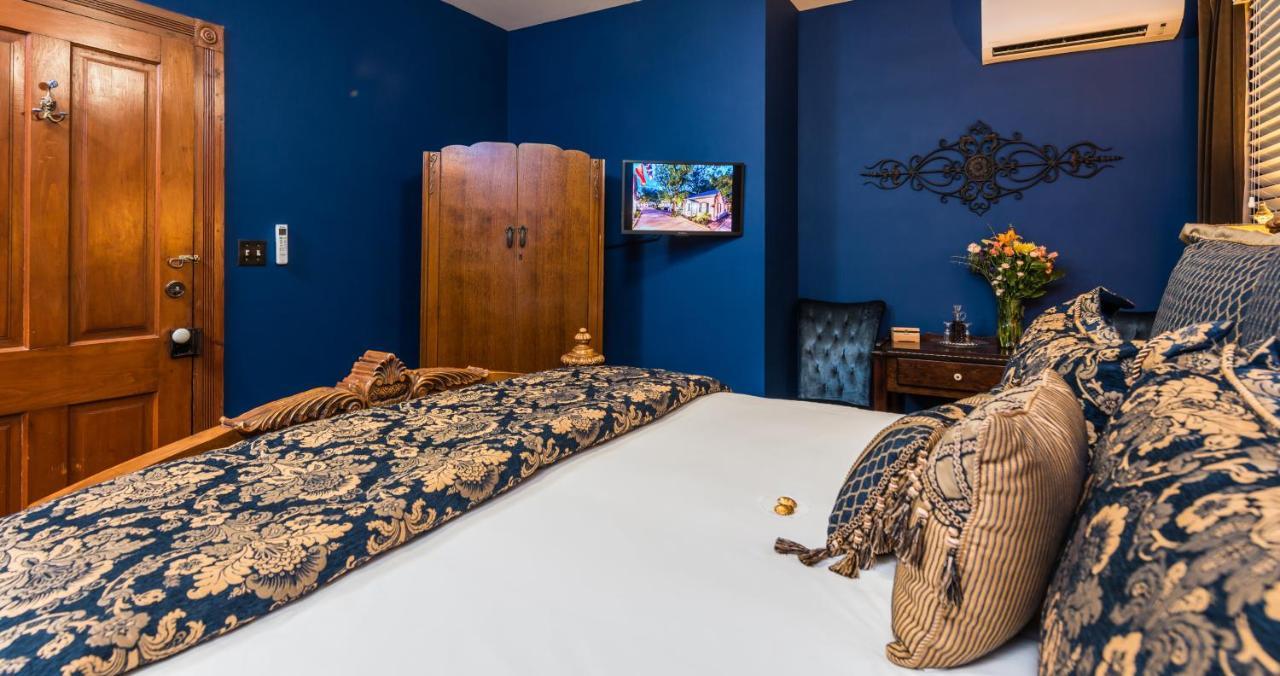 King Room Sapphire Room