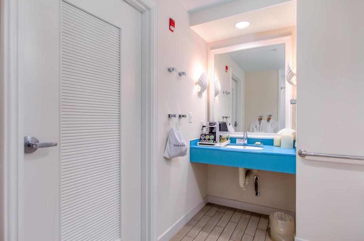 Accessible King Bed Gulf Front with Balcony