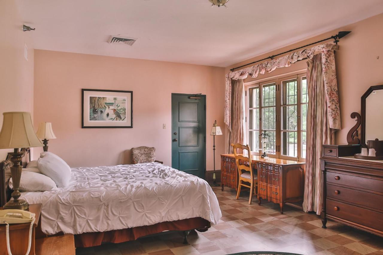 Queen Room,754762522:JPEG