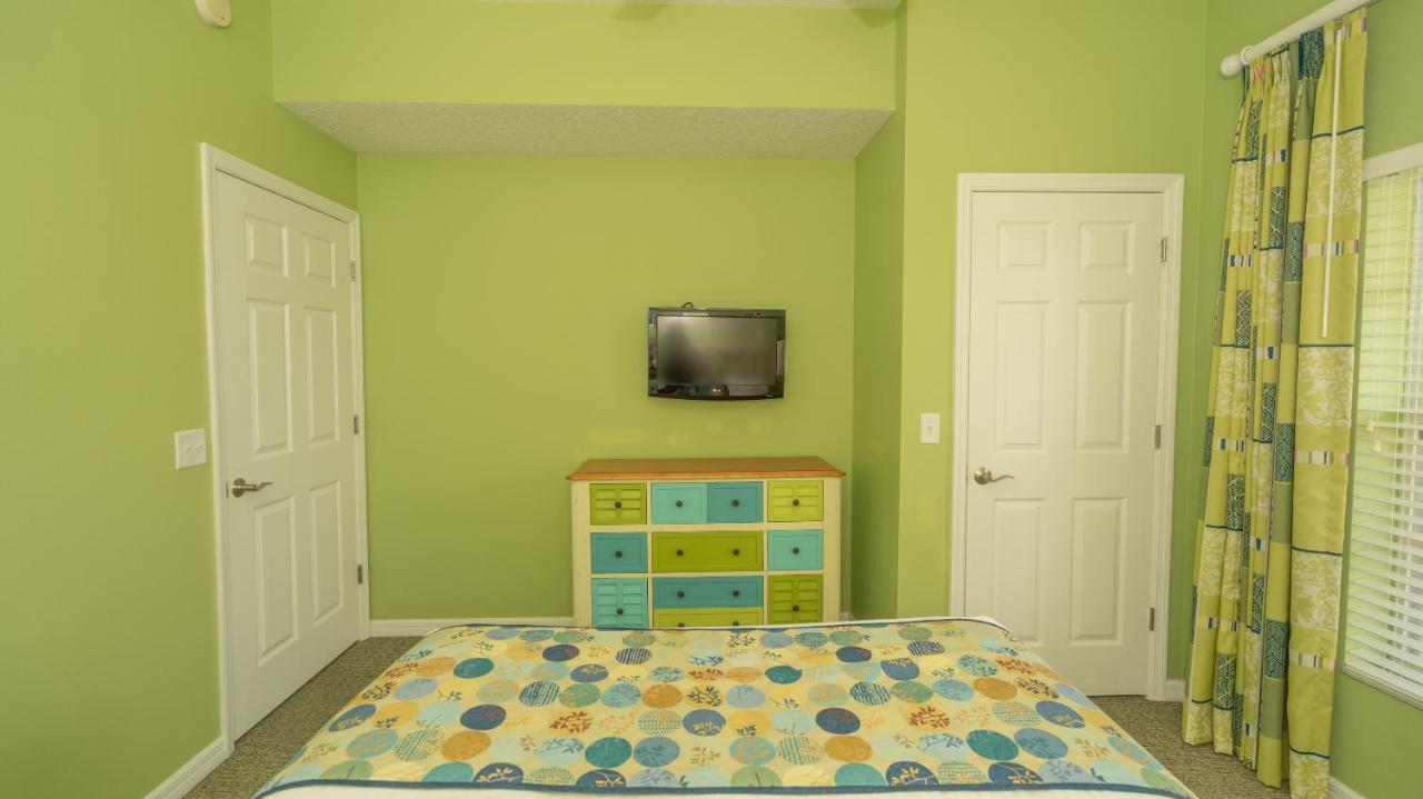 Two-Bedroom Condo Sofa Bed Full Kitchen