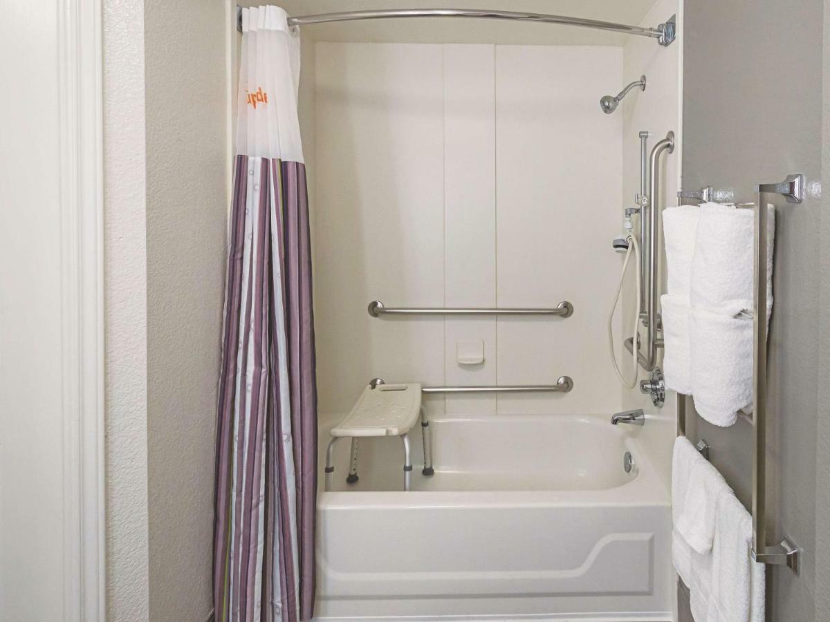 King Room Roll Shower Mobility Accessible or Non-Smoking