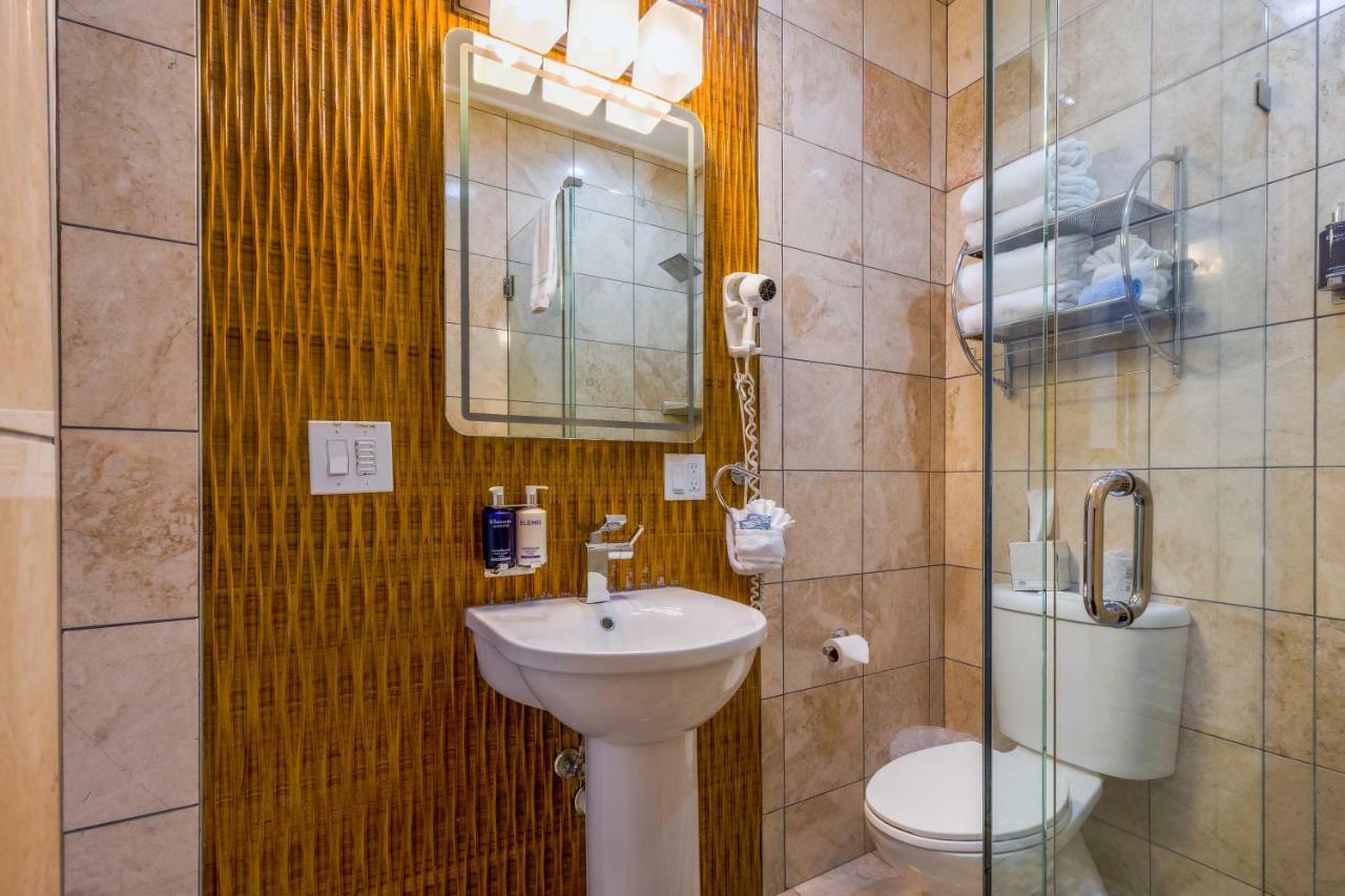 Small Queen Room