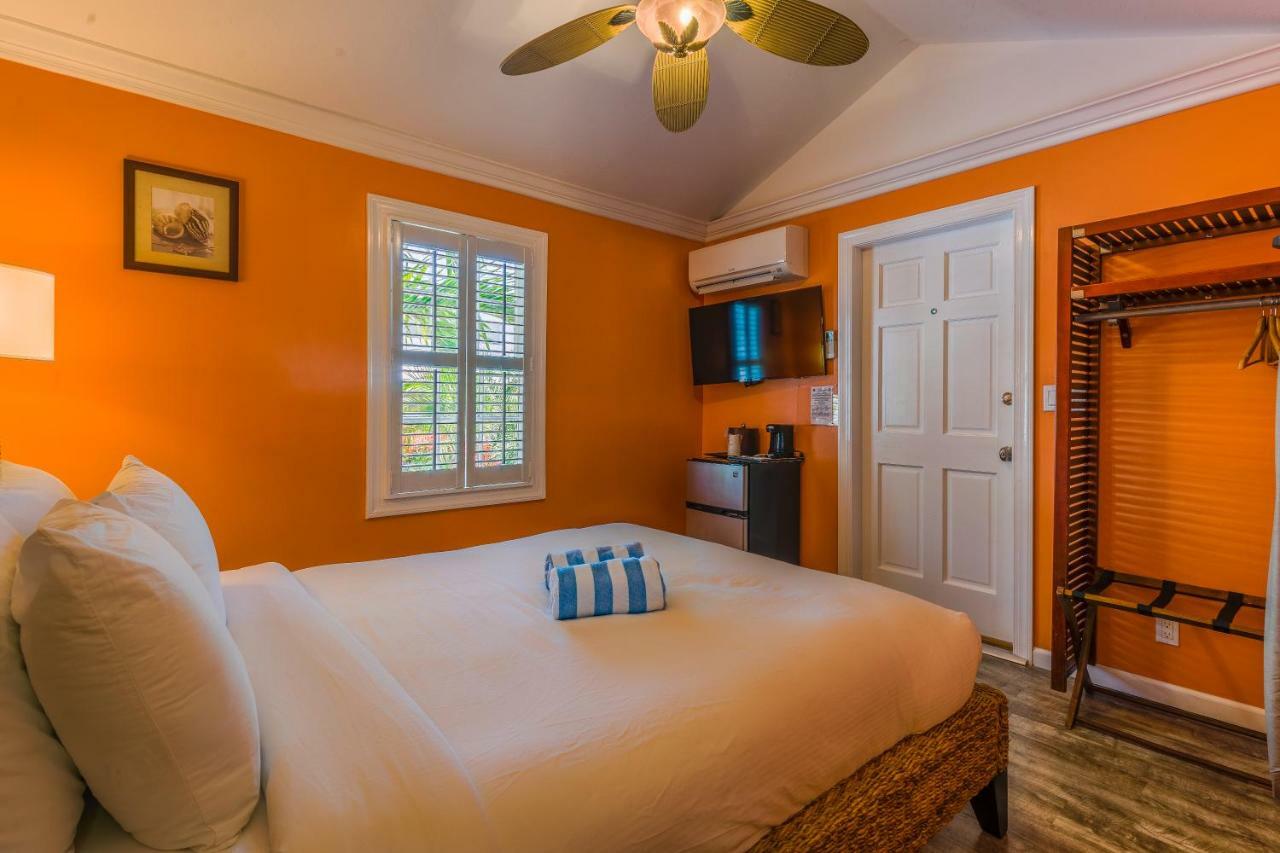 Deluxe Cottage Queen Room