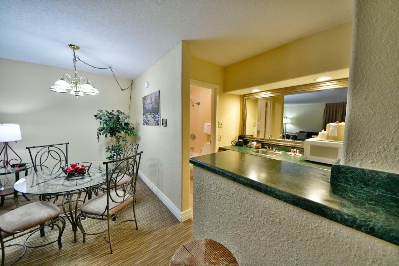 One-Bedroom King Suite - Non-Smoking,909532924:JPEG