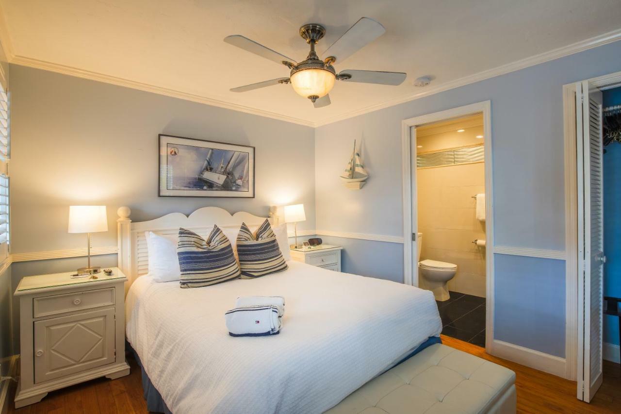Deluxe Cottage Queen Room