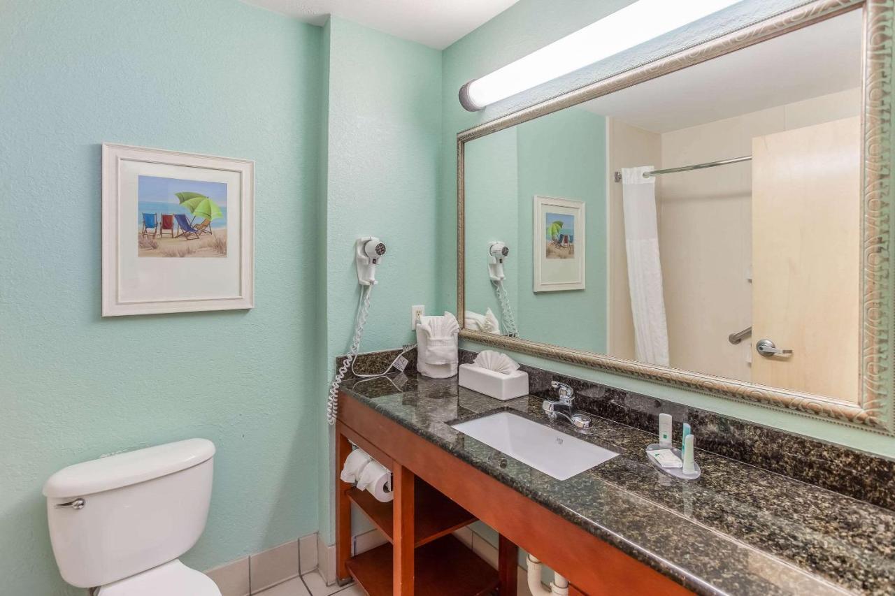 Queen Suite Two Queen Beds Partial Ocean View