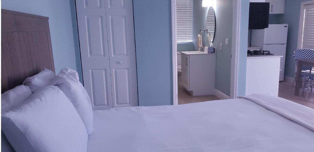 Standard Queen Room Hearing Accessible