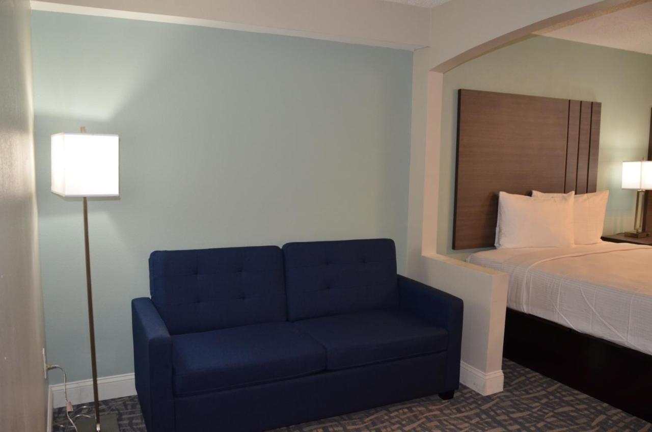 Executive Two Queens Renovated