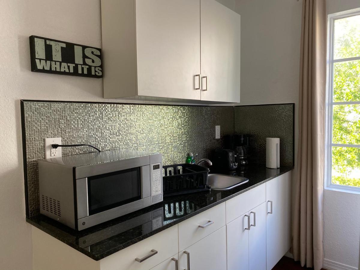 One-Bedroom Apartment,951194071:JPEG