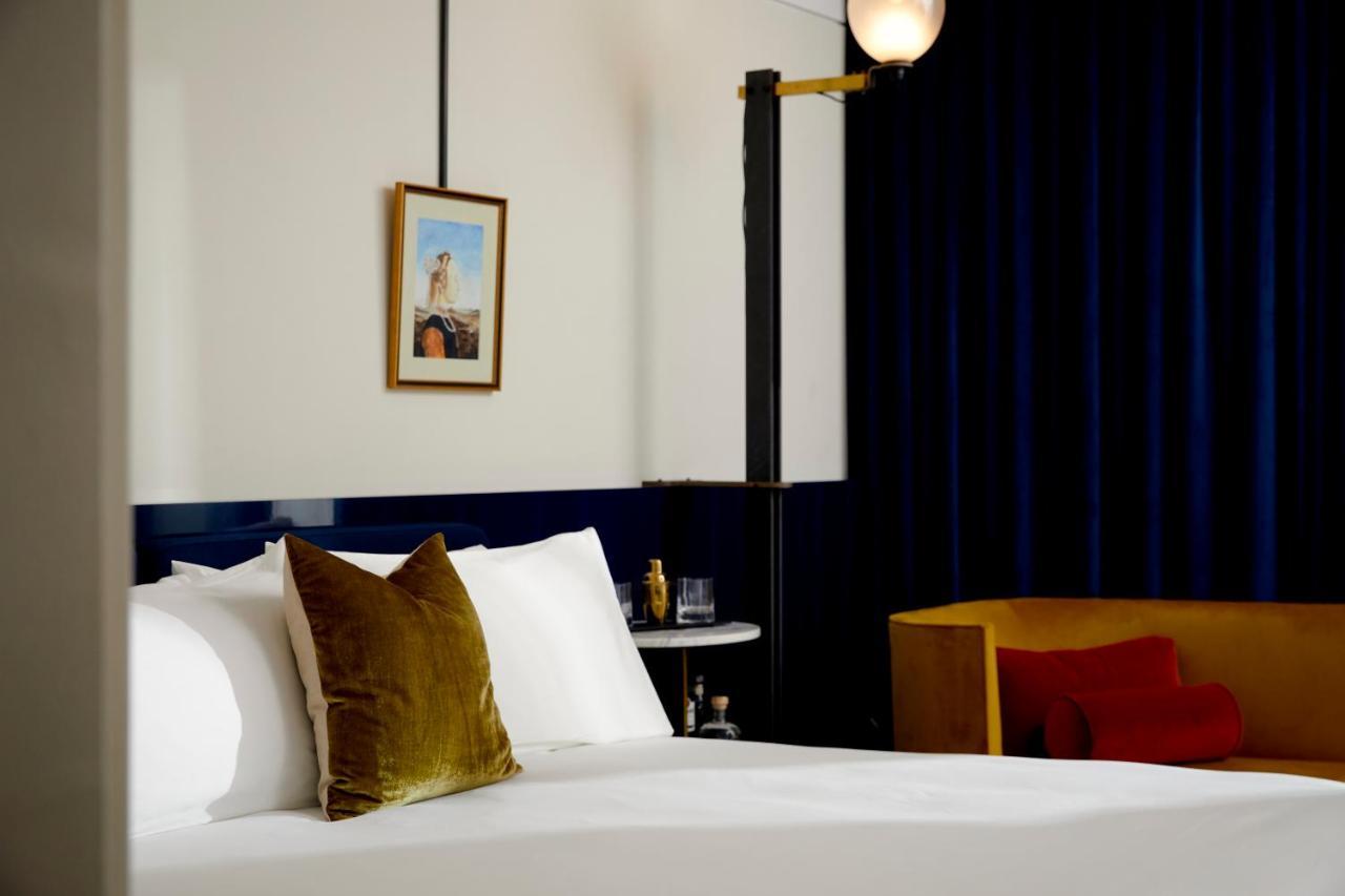 Courtyard King Guestroom