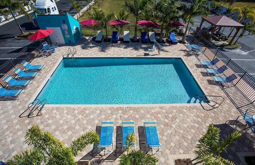 Days Inn By Wyndham Sarasota Bay-1