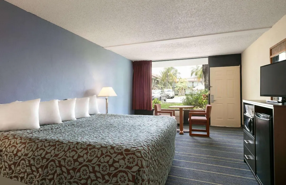 Days Inn By Wyndham Clearwater/Central-1