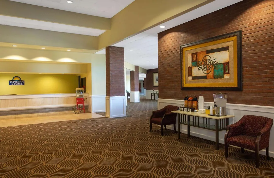 Days Inn & Suites By Wyndham Tallahassee Conf Center I-10-1