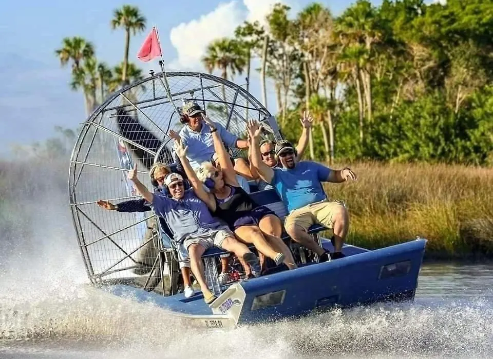 River Safaris, Stationary Class A Motorcoach, Old Homosassa-1