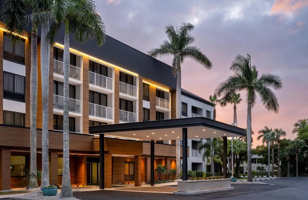 Courtyard By Marriott - Naples-1