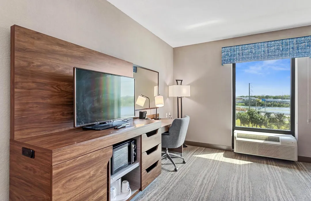 Hampton Inn & Suites Orlando-Apopka-1