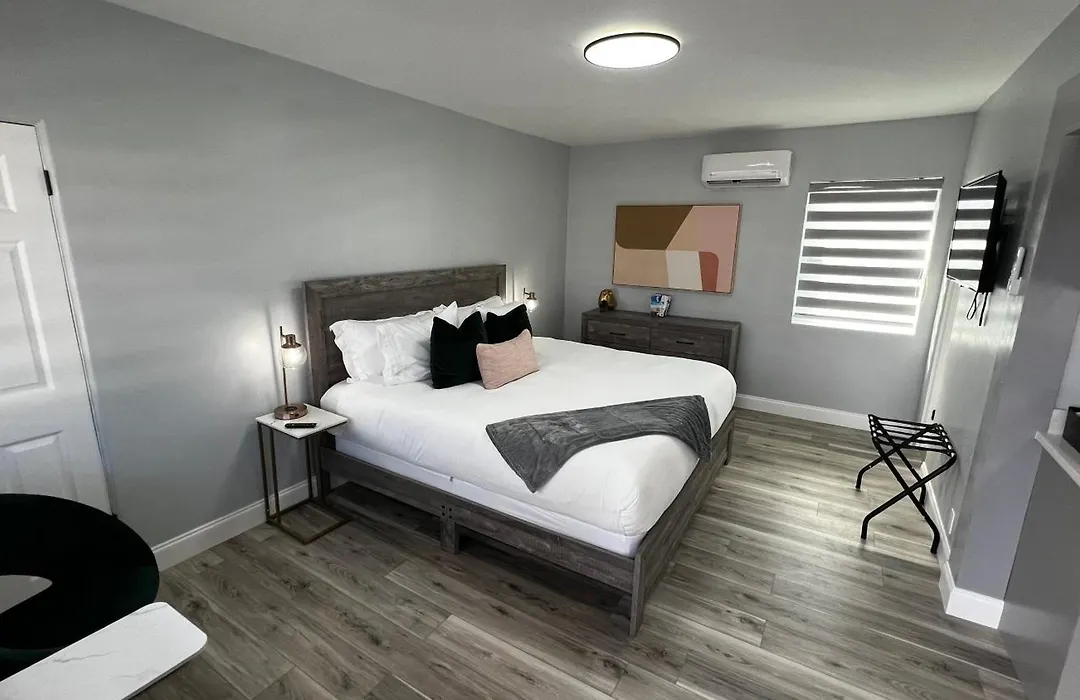 Oceano Suites Daytona Beach-1