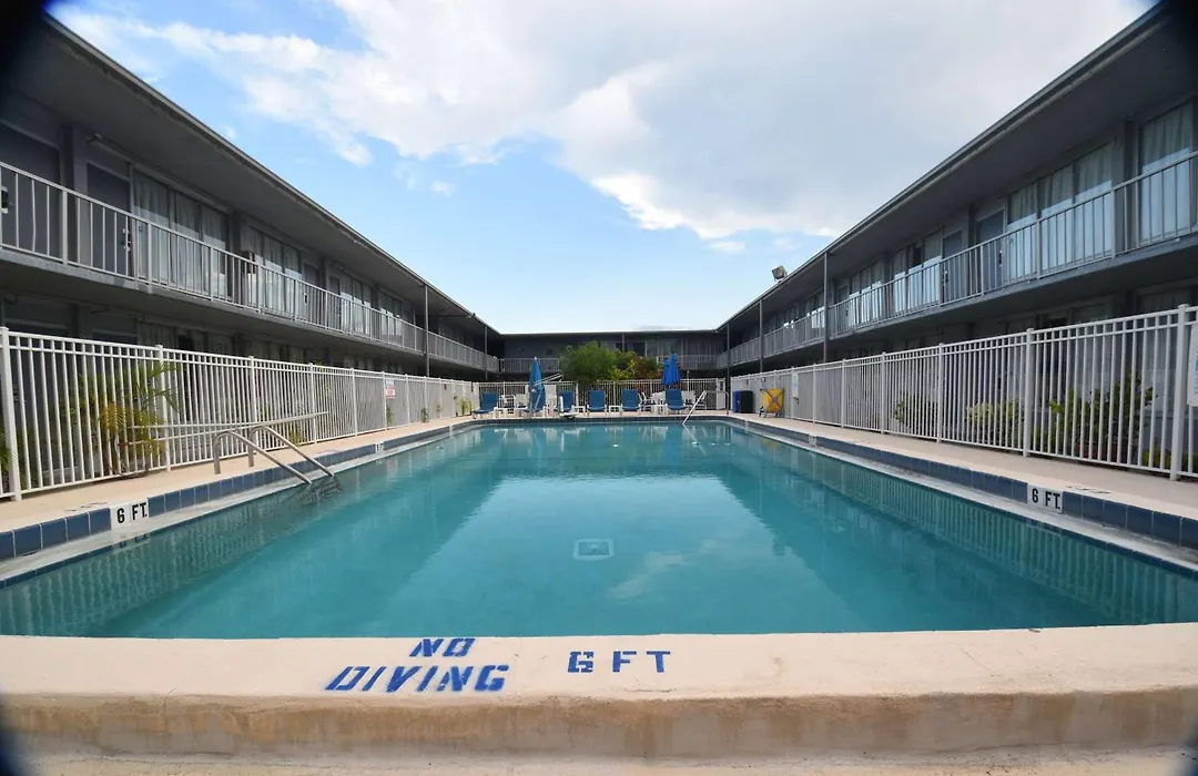Days Inn By Wyndham Stuart-1