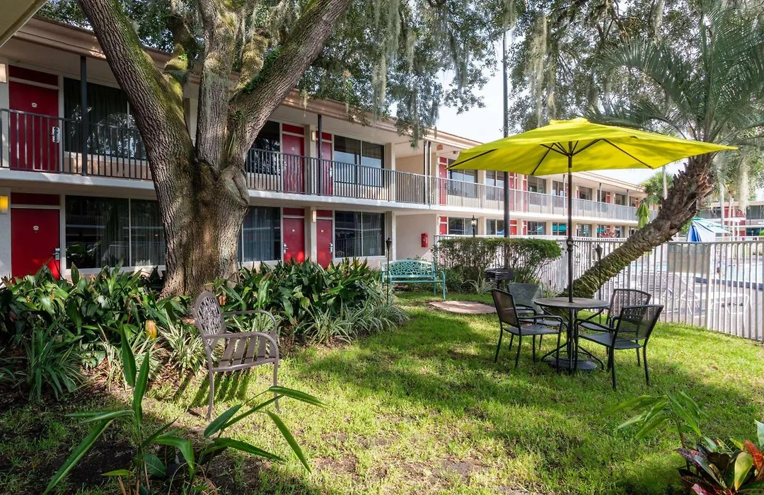 Ramada By Wyndham Kissimmee Gateway - Free Theme Park Shuttle-1
