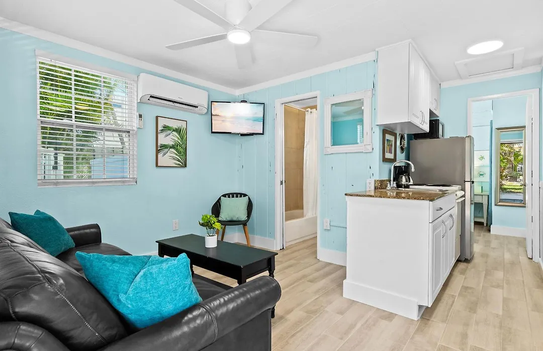 Parrot Beach Cottages Suite #2-1