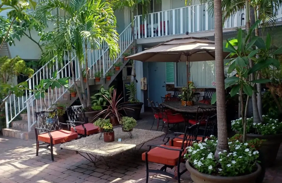 The Big Coconut Guesthouse - Gay Men'S Resort-1