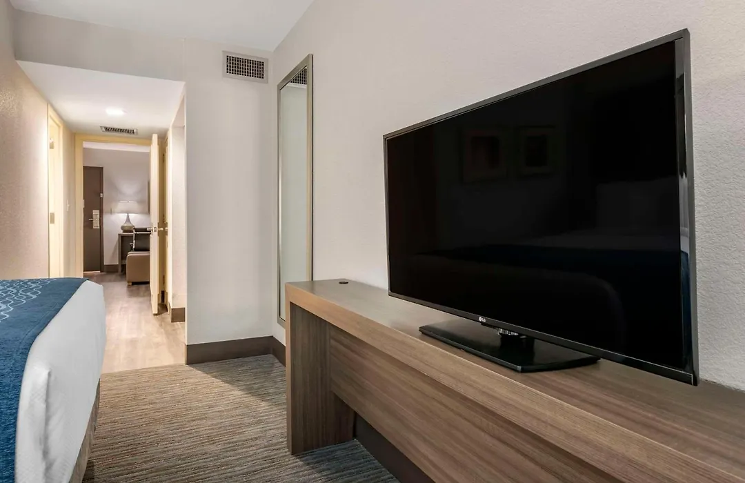 Comfort Inn & Suites Downtown Brickell-Port Of Miami-1