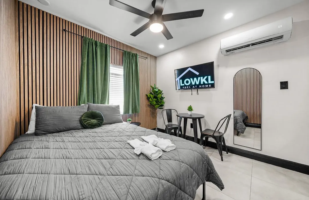 Baybreeze Apartments By Lowkl-1
