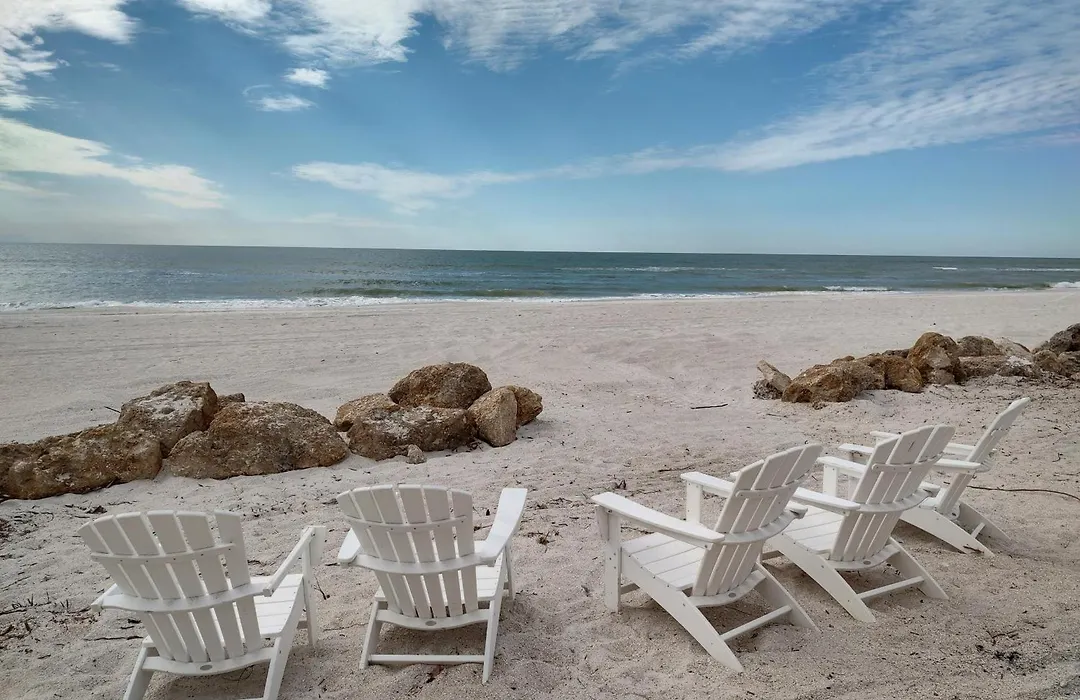 Bungalow Beach Resort-1