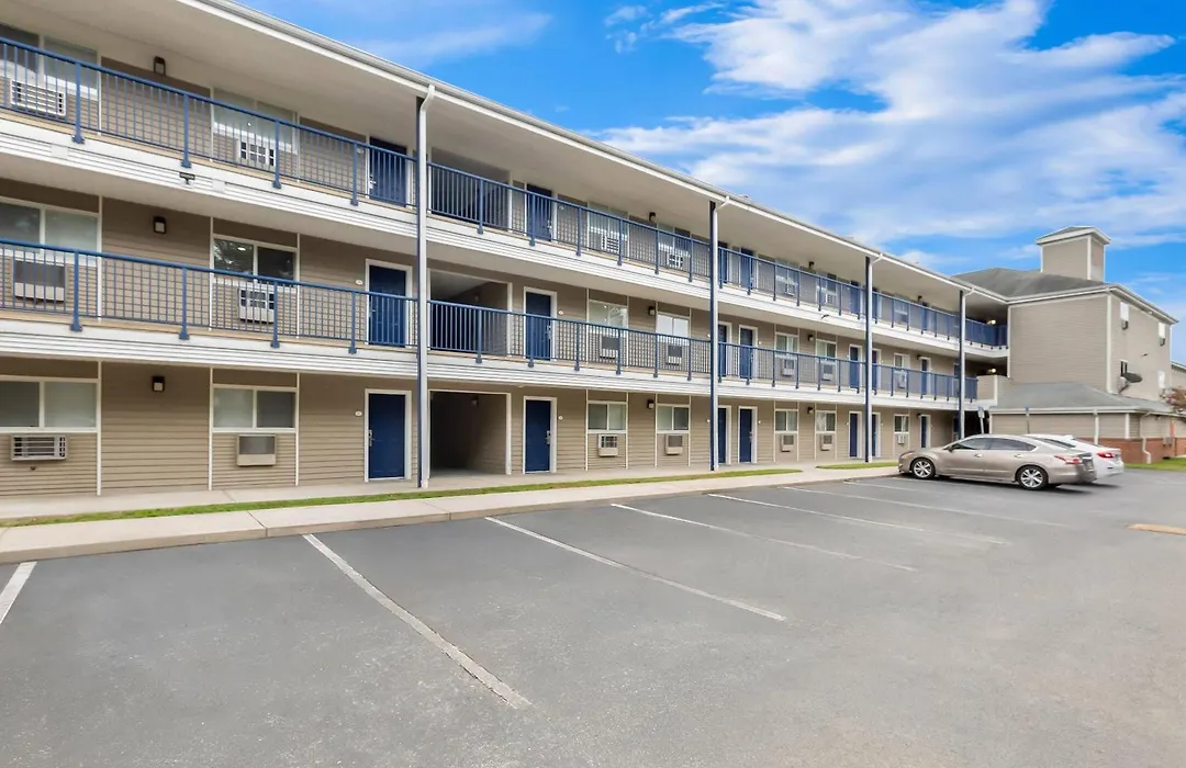 Birch Hill Suites - Lakeland-1