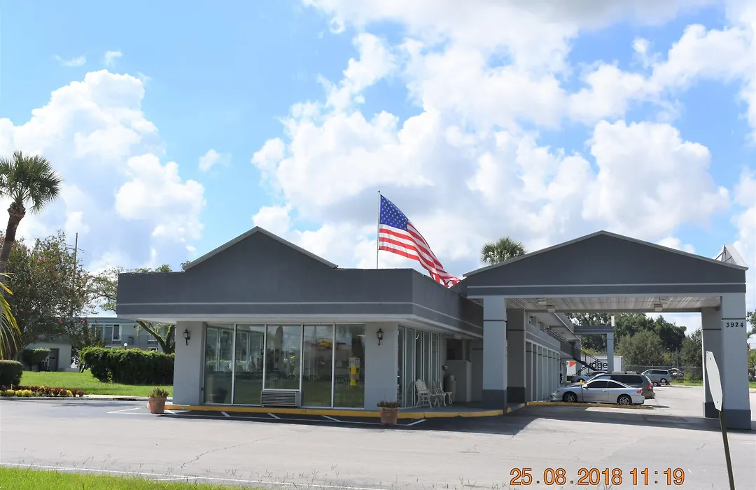 Super 8 By Wyndham Ocala I-75-1