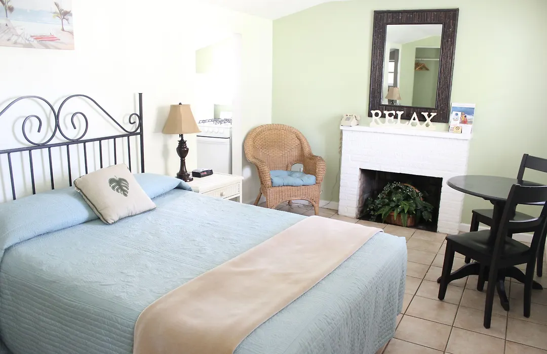 Shoreline Suites & Cabana Cottages - Beachfront-1