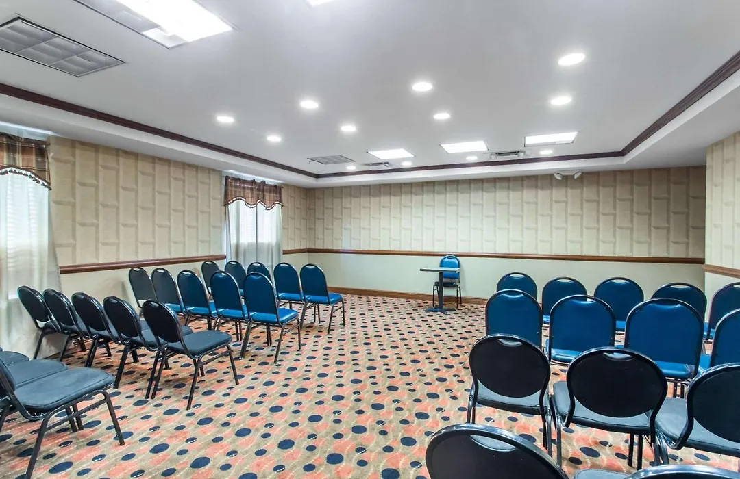 Days Inn & Suites By Wyndham Fort Pierce I-95-1