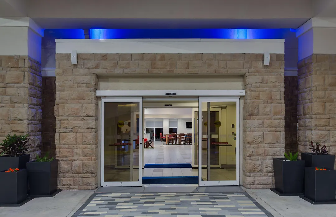 Holiday Inn Express & Suites. By Ihg-1